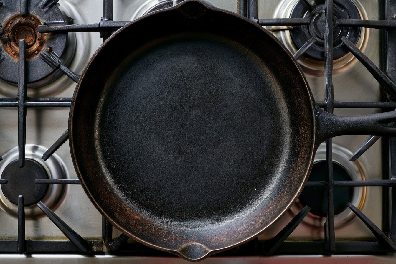 Empty skillet preheating with the burner matched to its size